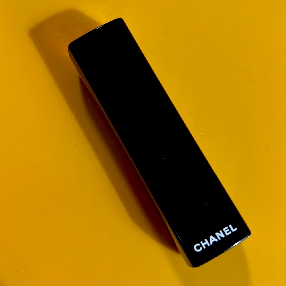 Channel lipstick ROUGE ALLURE VELVET